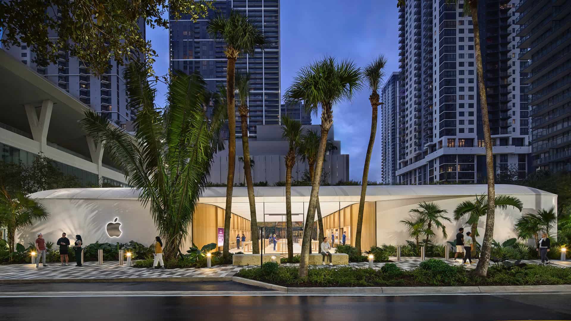 Apple Miami Worldcenter storefront (Apple)