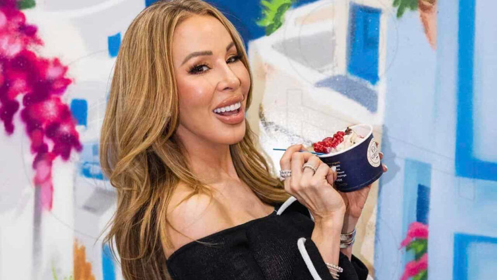 Lisa Hochstein at the grand opening of Go Greek Yogurt at Miami Worldcenter (Photo: World Red Eye)